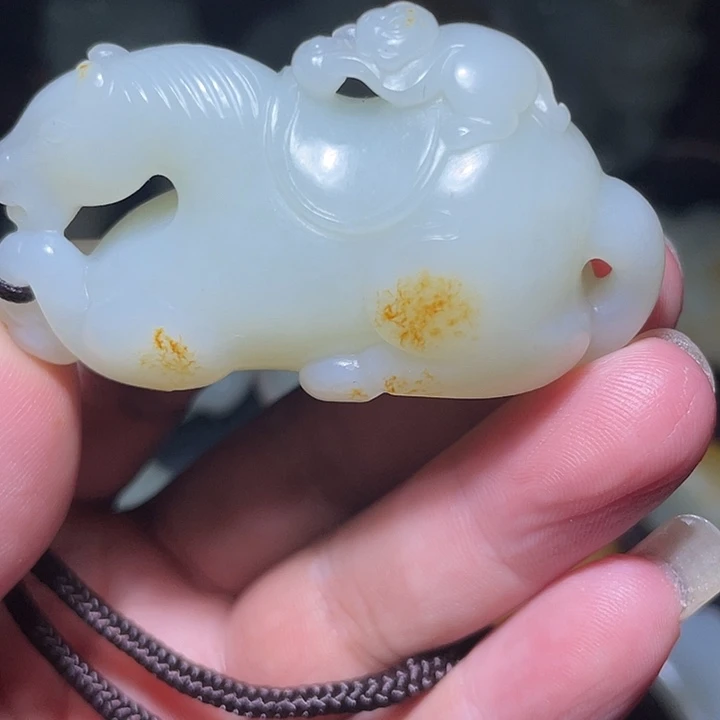 用***3和田玉未镶嵌颈饰