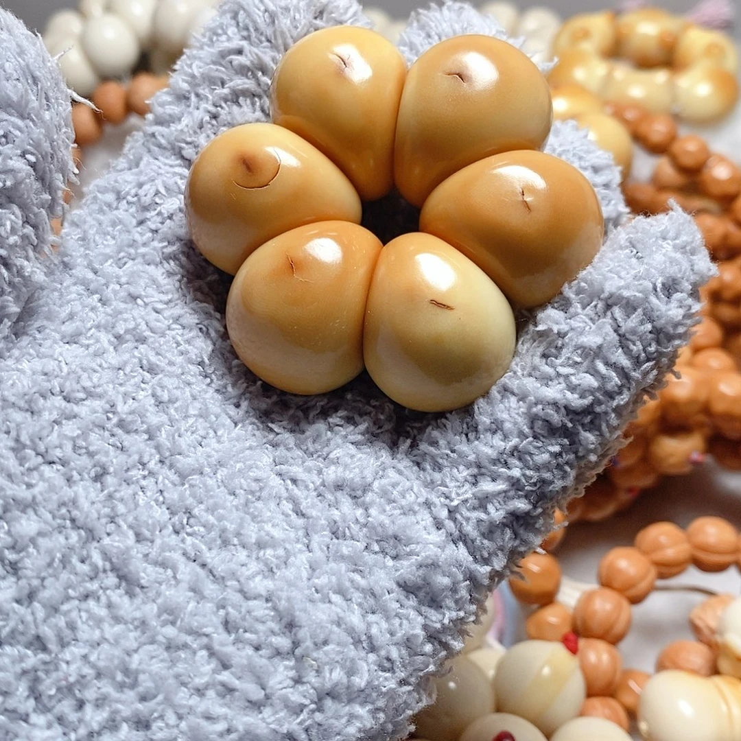 猴头核桃吊坠瑕疵款蒜瓣手捻