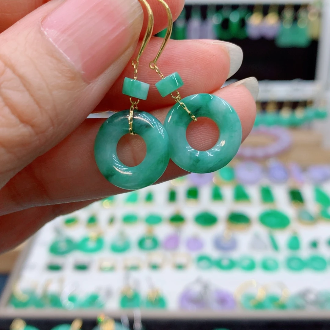 翡翠18K金镶嵌耳饰的