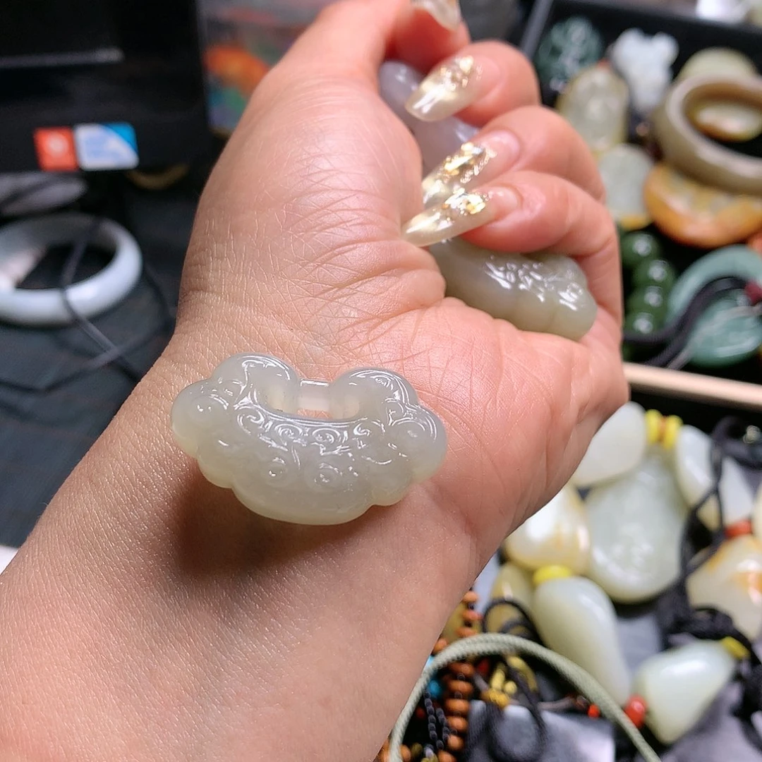 和田玉吊坠未镶嵌你**琪