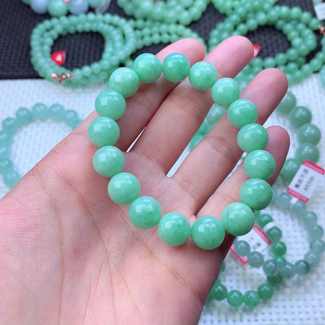 李***姐翡翠未镶嵌毛衣链