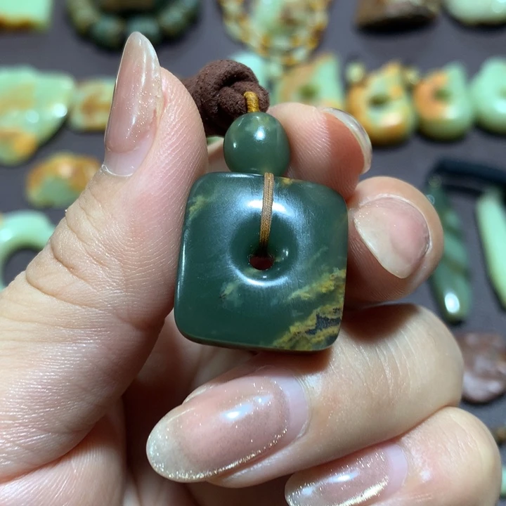 岫岩河磨玉（透闪石质玉）未镶嵌颈饰