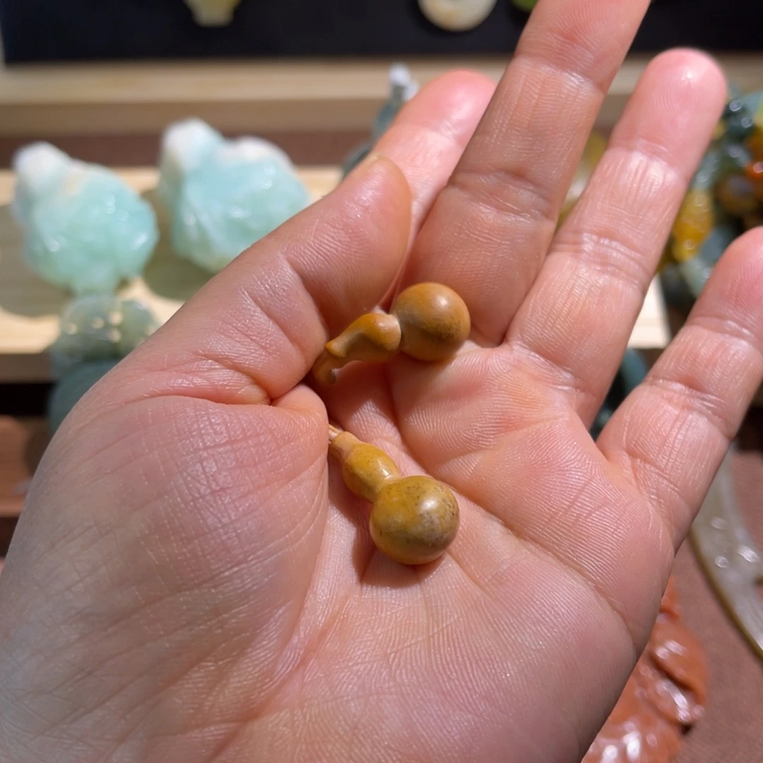 精***）蛇纹石玉未镶嵌颈饰