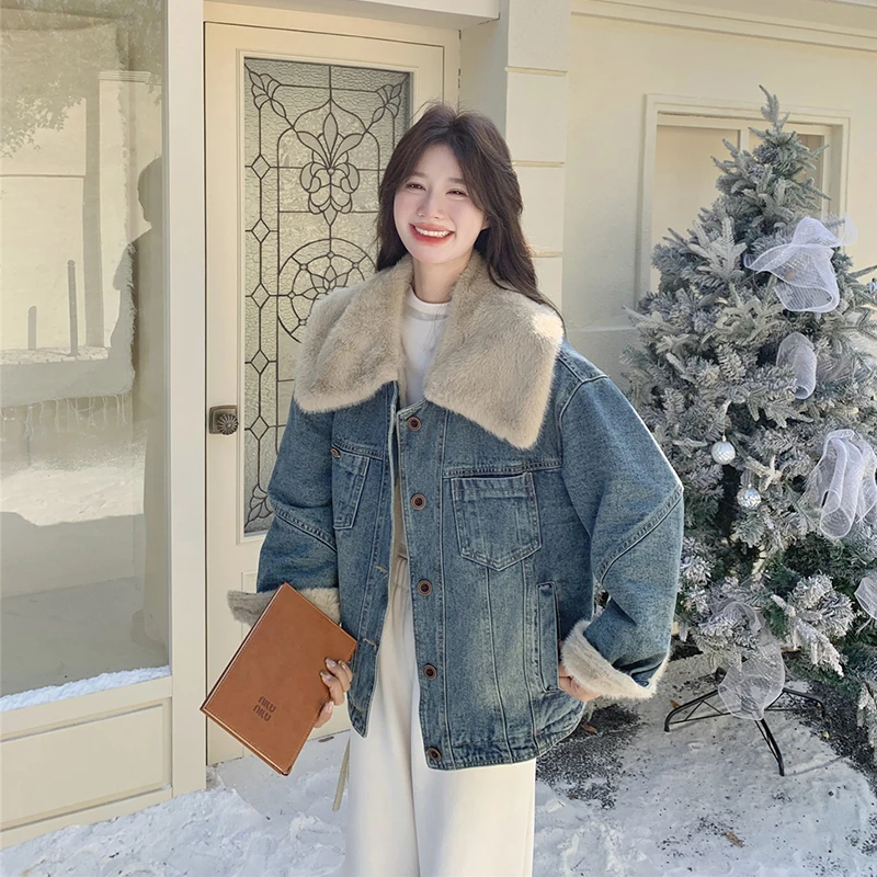 复古娃娃领皮毛一体牛仔羊羔毛外套女秋冬2025新款独特超好看棉服