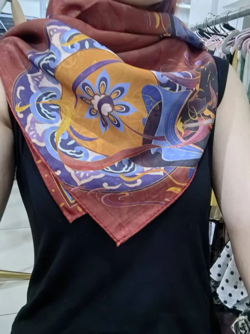 X005 方巾 百搭 香云花萝70*70 百搭休闲风披肩优雅围巾X