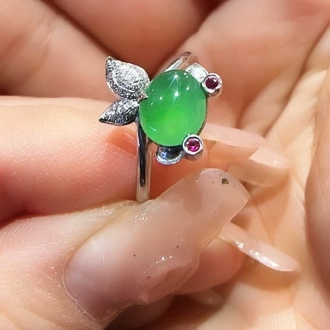 翡翠18K金镶嵌戒指