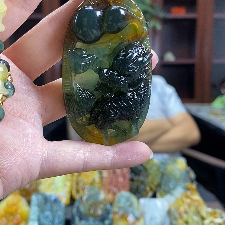 未镶嵌蛇纹石玉颈饰