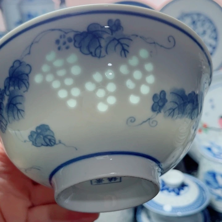 青花玲珑6寸面碗葡萄