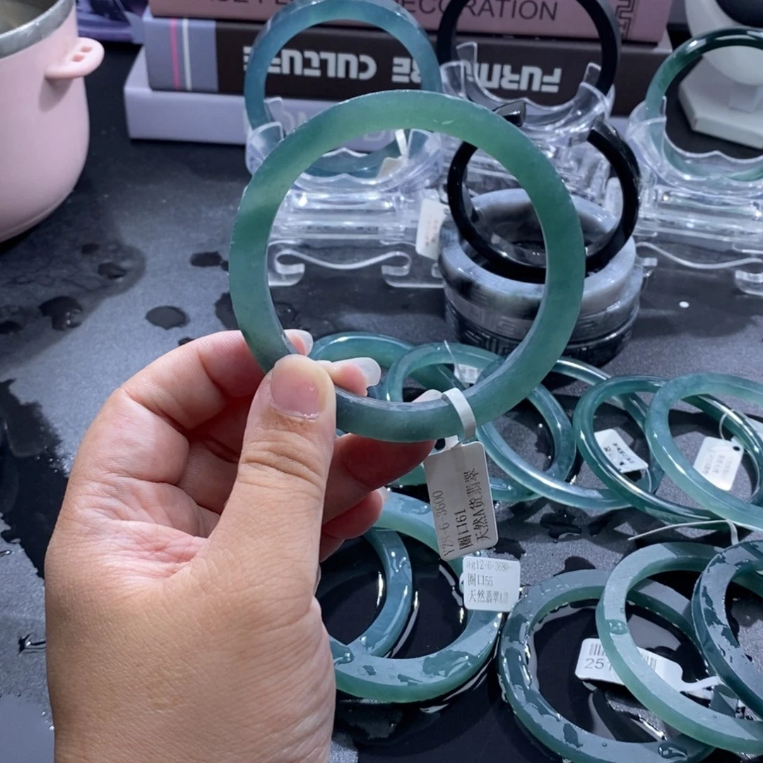 定制翡翠未镶嵌手镯半山水甜绿