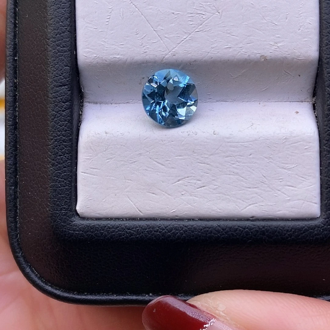 托帕石纯天然托帕石2.3c t x未镶嵌爆***鹿