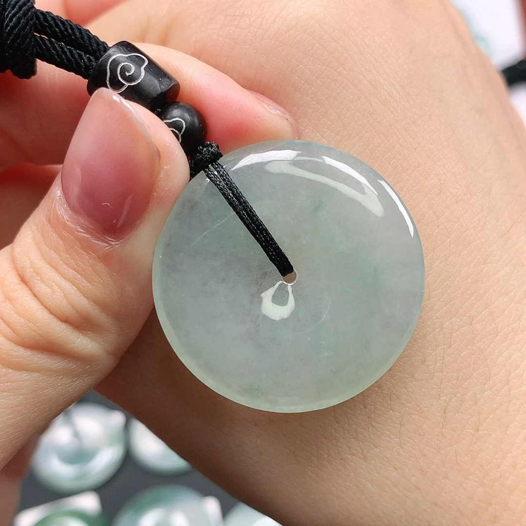 翡翠颈饰未镶嵌平安