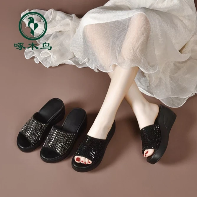 啄木鸟真皮厚底烫钻凉拖鞋夏季外穿拖鞋女时尚坡跟防滑女士软底