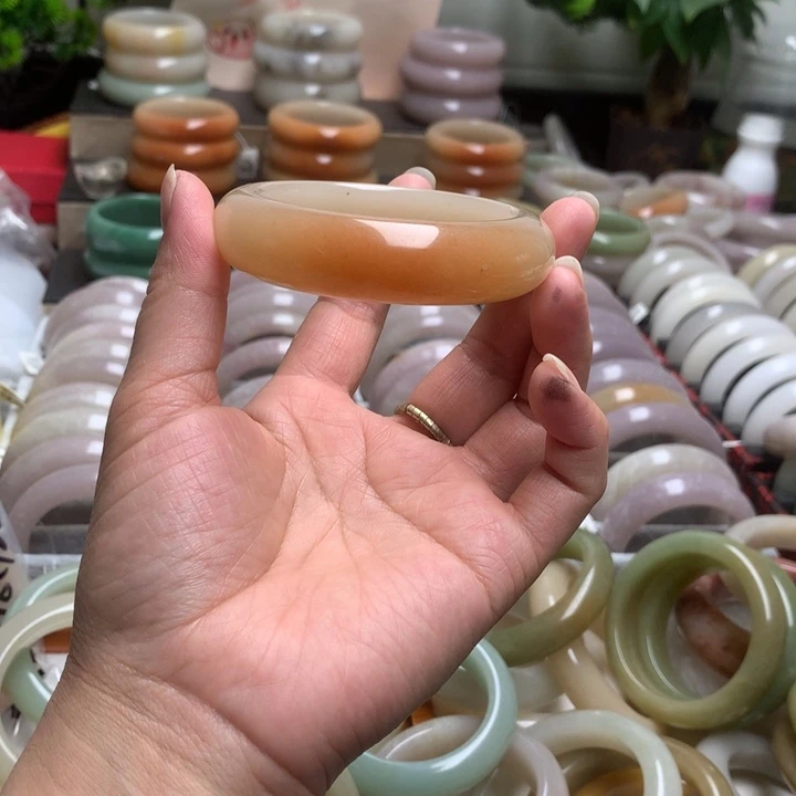 石英质玉未镶嵌手镯
