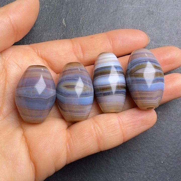 玛瑙/玉髓颈饰未镶嵌扎***。