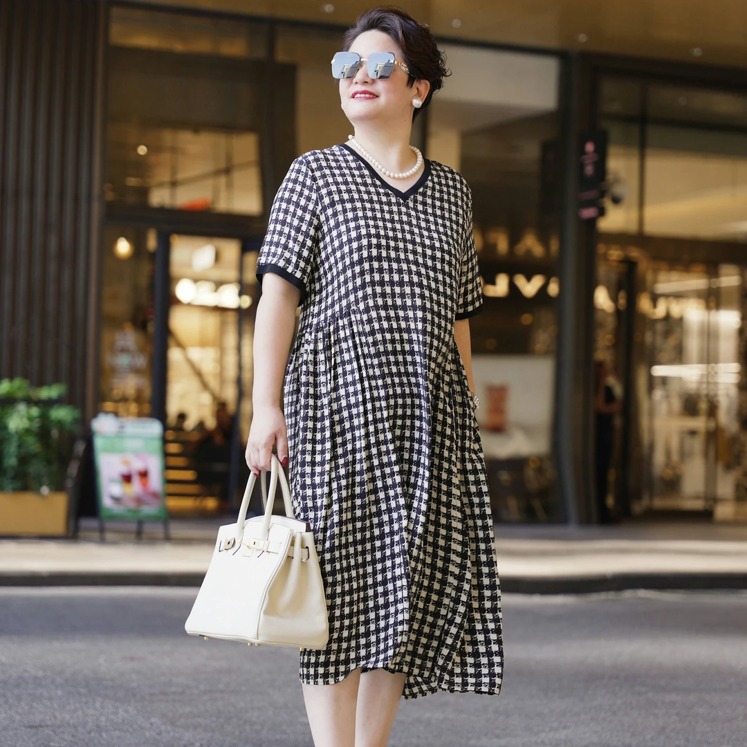 2025夏洋气大码女装洋气长裙格子黑白格显瘦娃娃款桑蚕丝裙0108