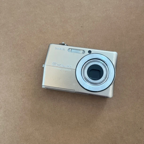9新 Casio/卡西欧 z700 720w像素 no质量问题no退换
