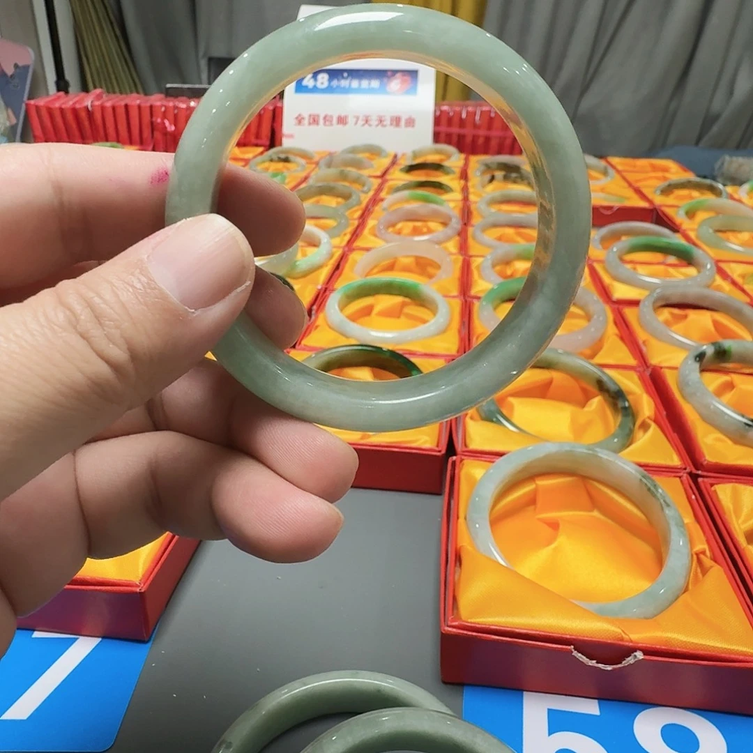 石***秀翡翠未镶嵌手镯福利有包容