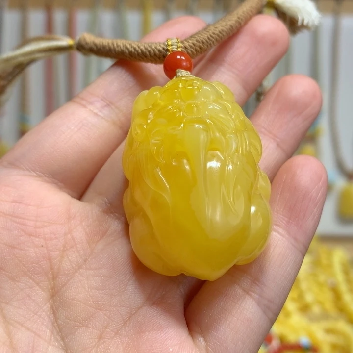 蜜蜡未镶嵌颈饰貔貅