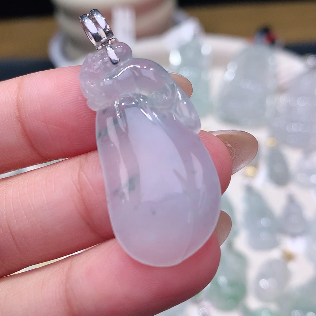 颈饰18K金镶嵌翡翠瓜