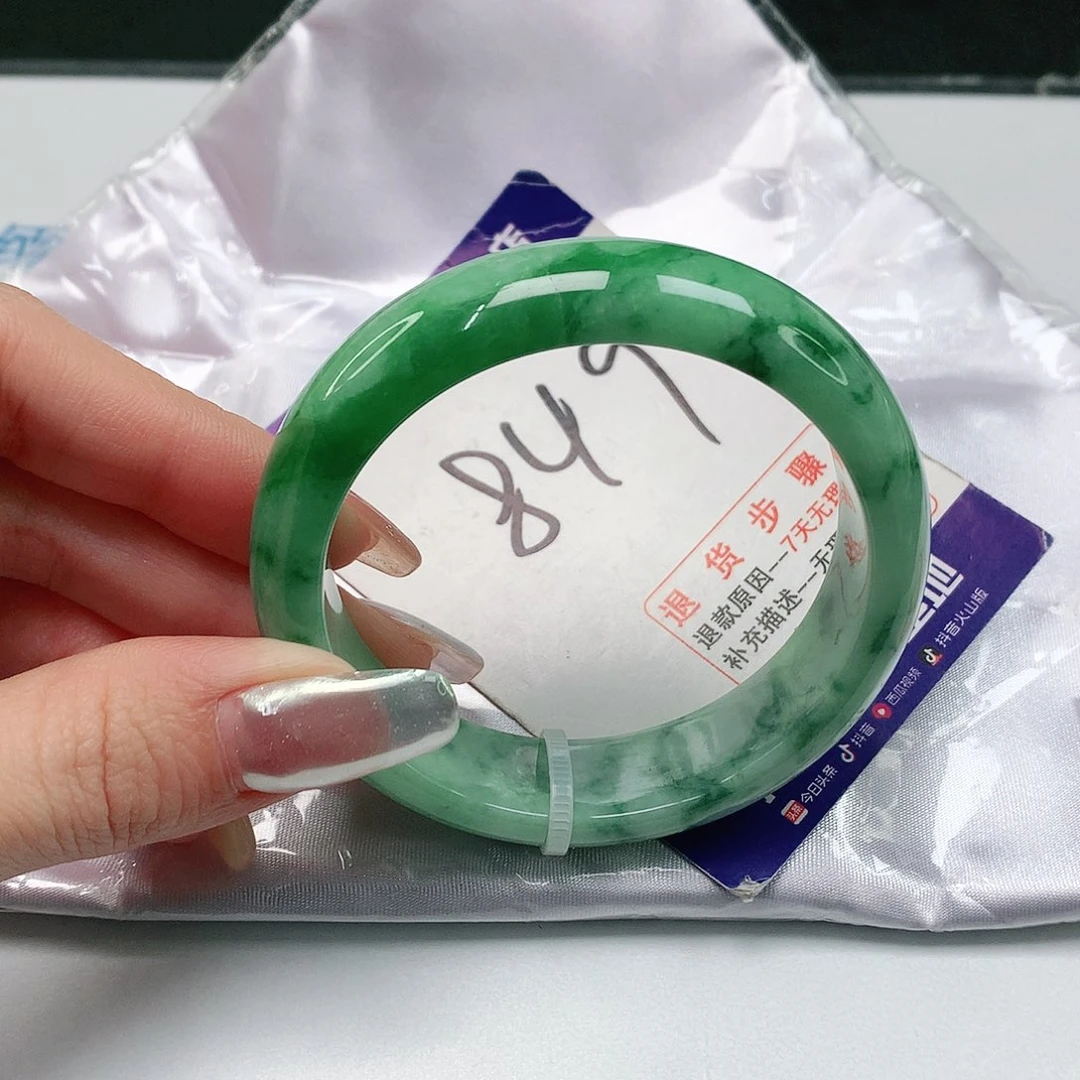 翡翠手镯未镶嵌翡翠手镯