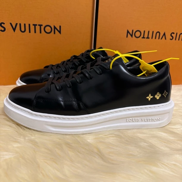 95新 LouisVuitton/路易威登 41码 牛皮 经典设计 时尚板鞋