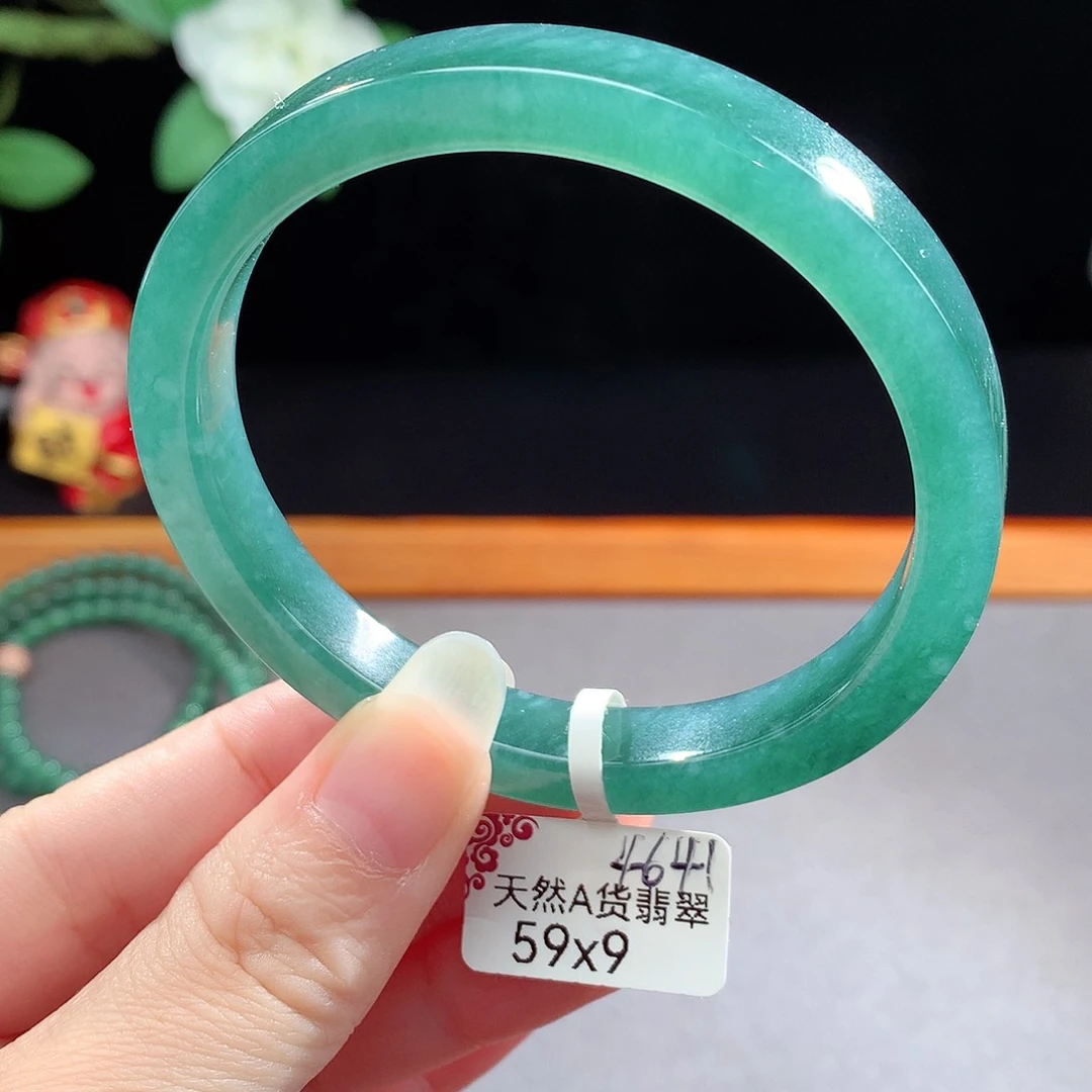 未镶嵌手镯（圆镯）翡翠