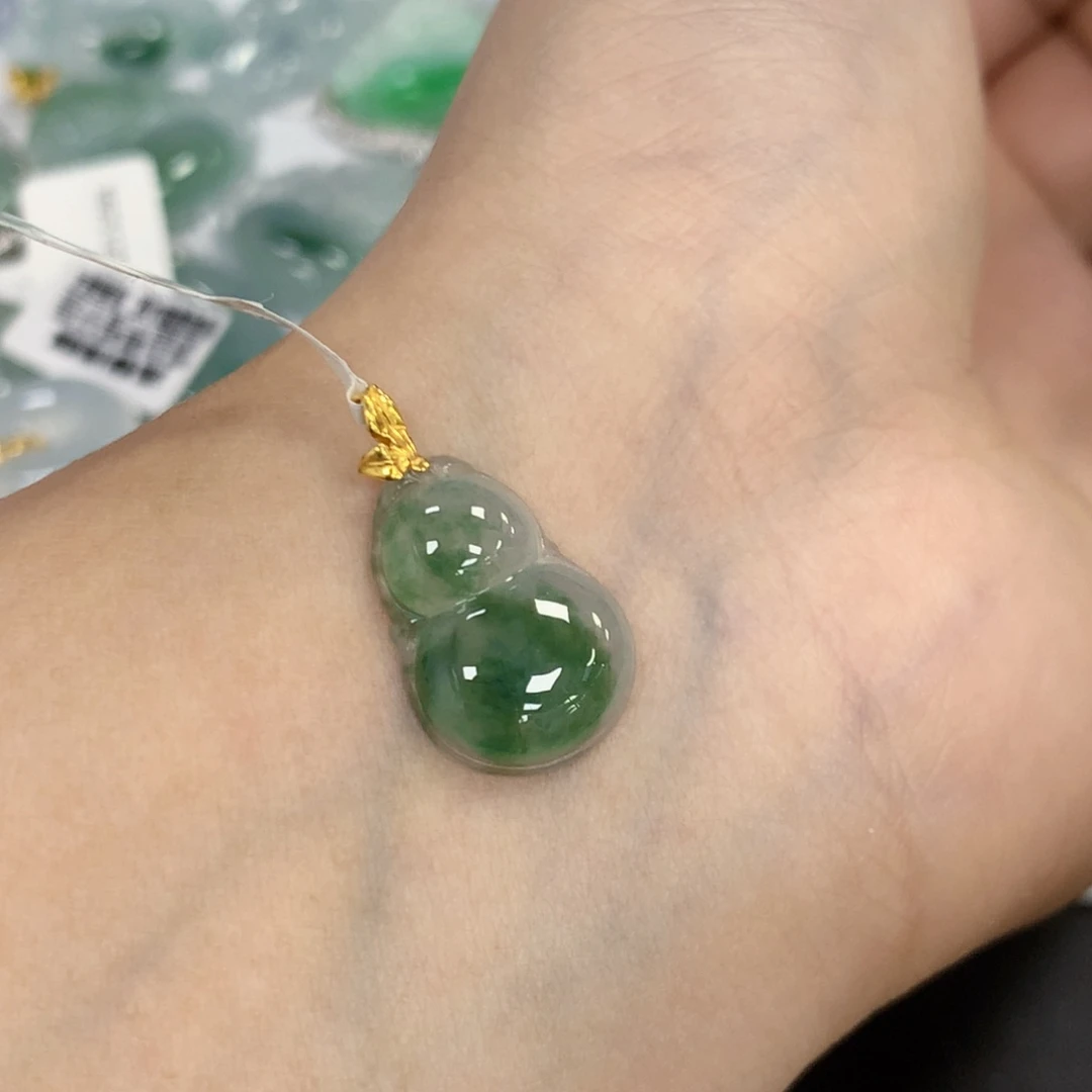 颈饰18K金镶嵌翡翠