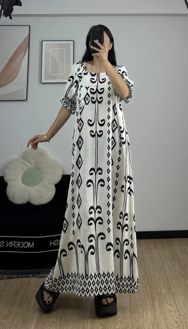 Mira 新款时尚民族风宽松连衣裙～