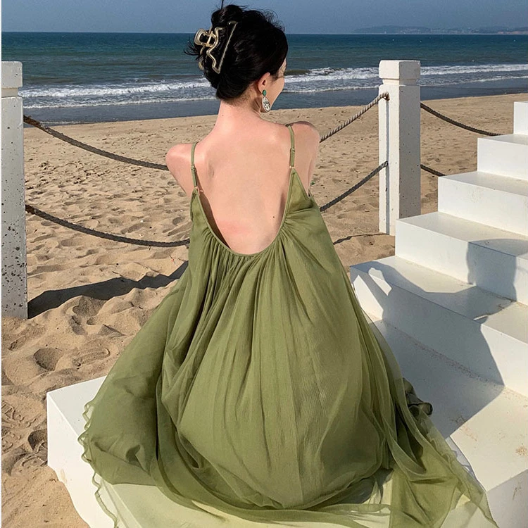 2025绿色吊带无袖连衣裙女夏季长裙海边度假气质纱裙