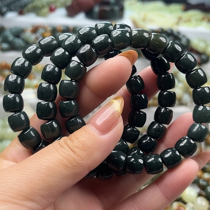 永***。和田玉未镶嵌手链有瑕