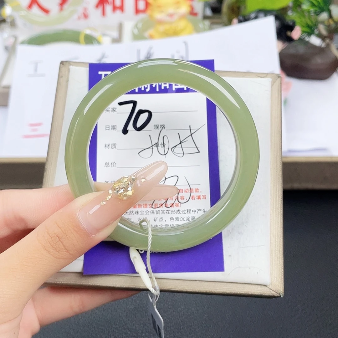 未镶嵌手镯和田玉