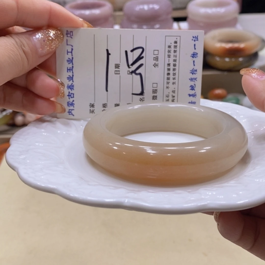 【闪购商品】未镶嵌手镯石英质玉