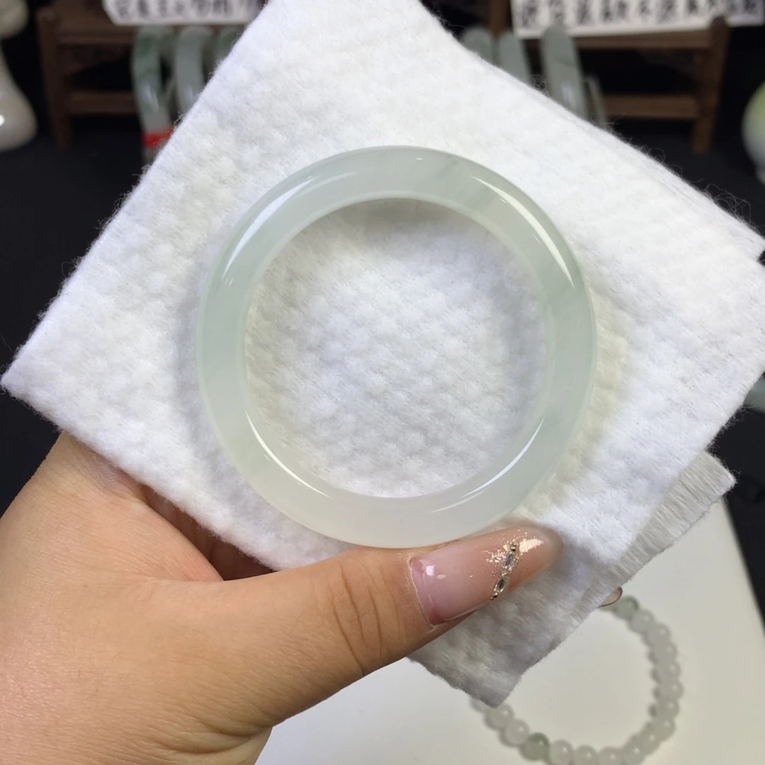 石英质玉手镯未镶嵌