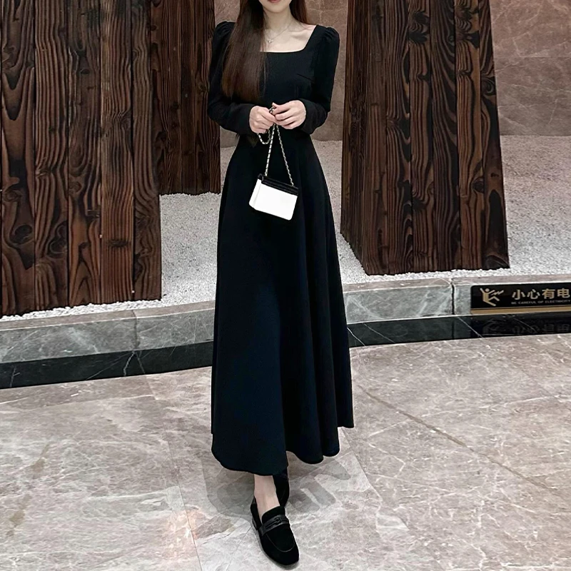黑色方领泡泡长袖连衣裙秋冬季长款收腰赫本风高级感公主裙小黑裙