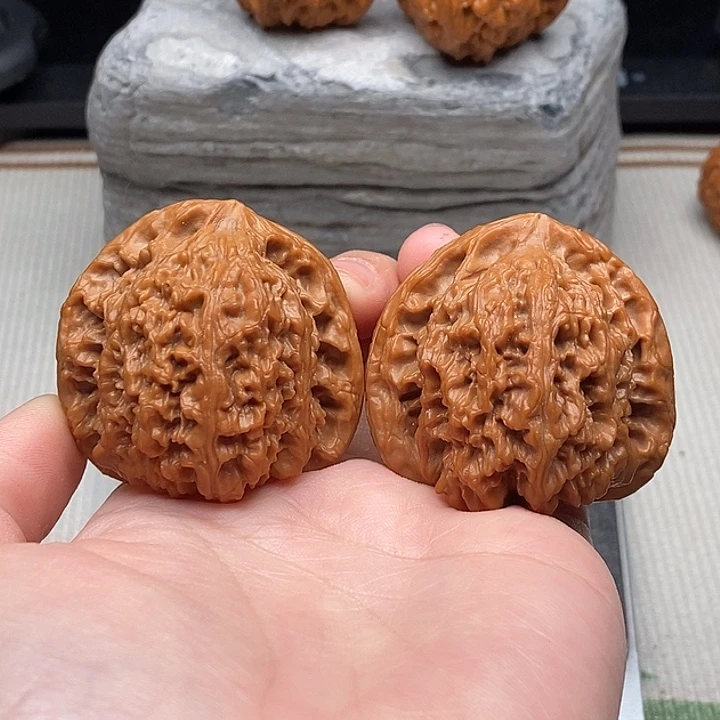 苏***砚吊坠文玩核桃44尺南疆石