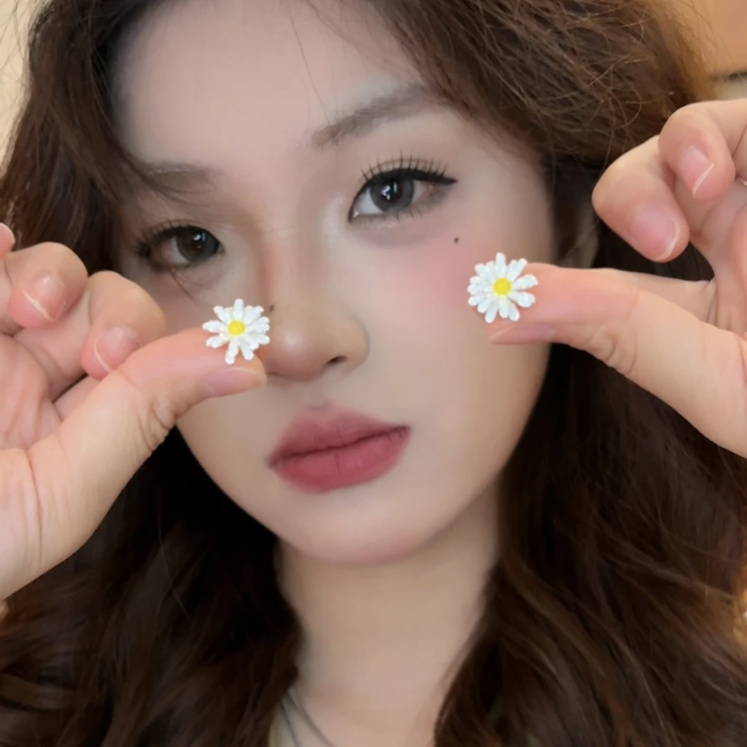 铜合金耳饰 小雏菊花朵耳钉女森系小清新甜美耳环高级感春夏耳饰