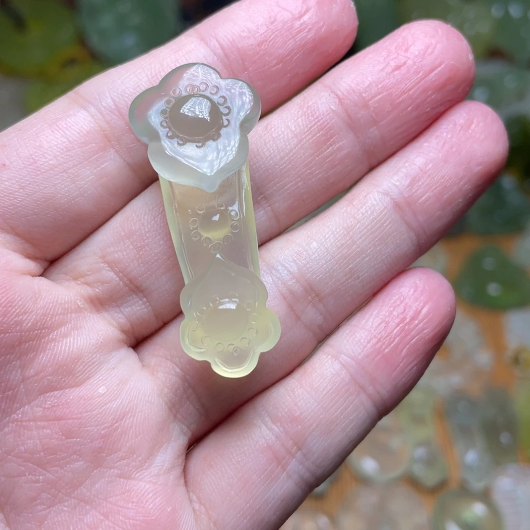 蛇纹石玉未镶嵌吊坠