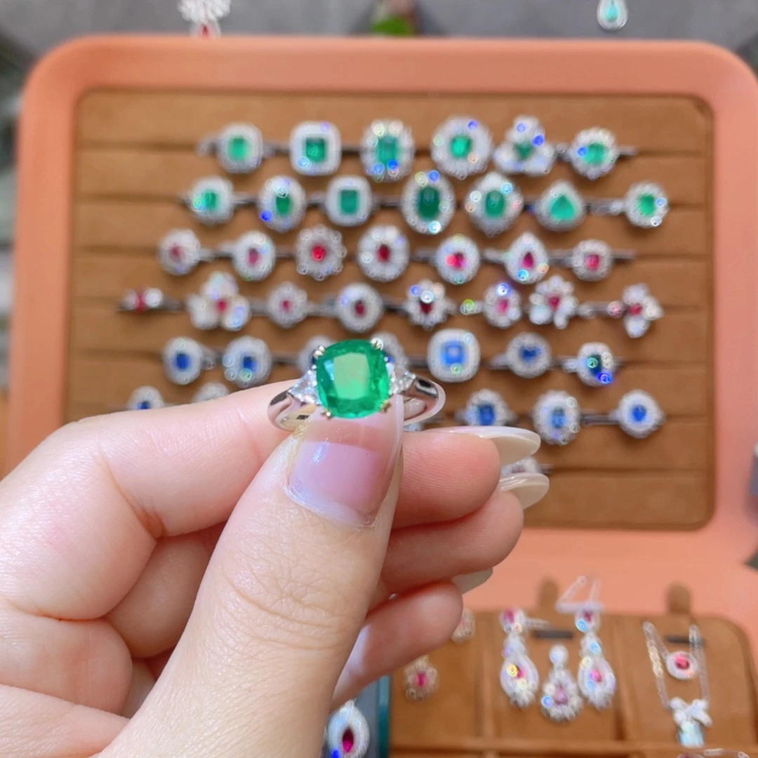 戒指祖母绿18K金镶嵌哥伦比亚沃顿1.63