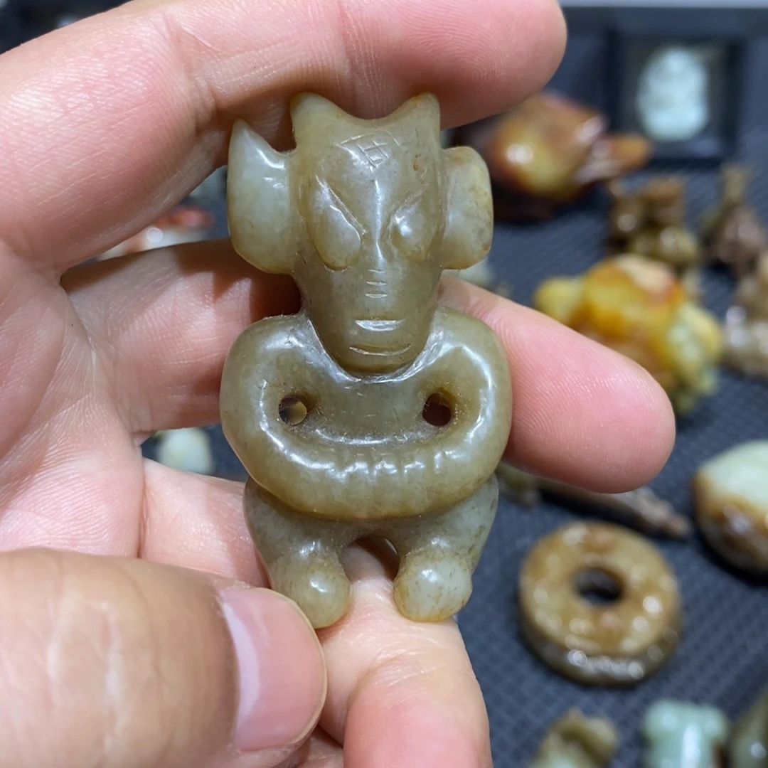 和田玉颈饰未镶嵌