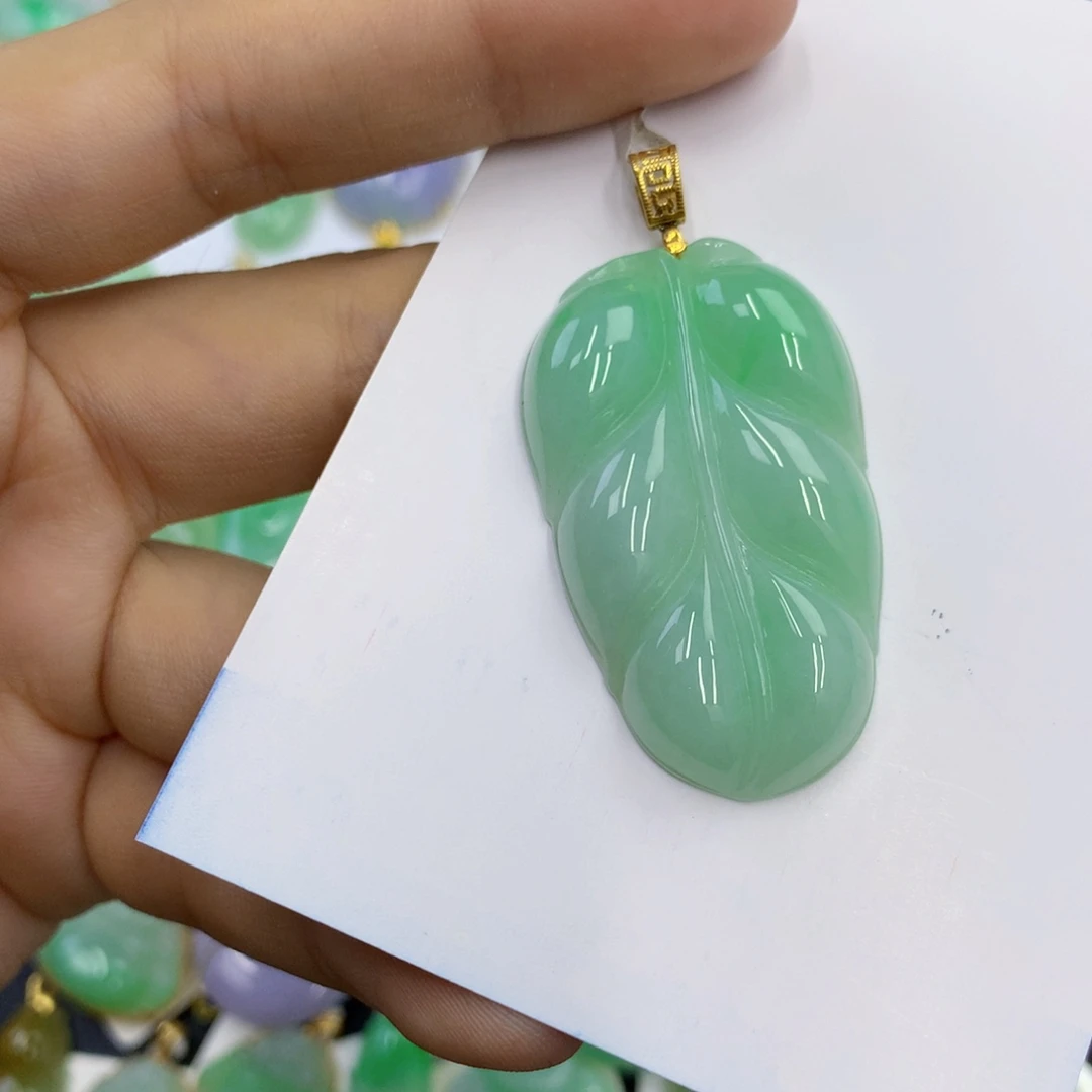 翡翠18K金镶嵌颈饰翡翠
