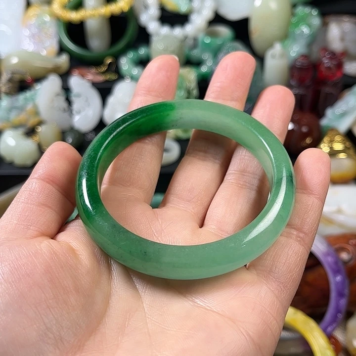 R***t翡翠未镶嵌颈饰翡翠未镶嵌颈饰