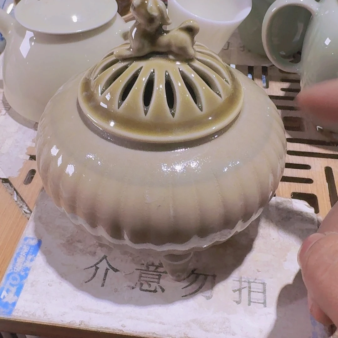 瑕疵茶具，介意勿拍?**月