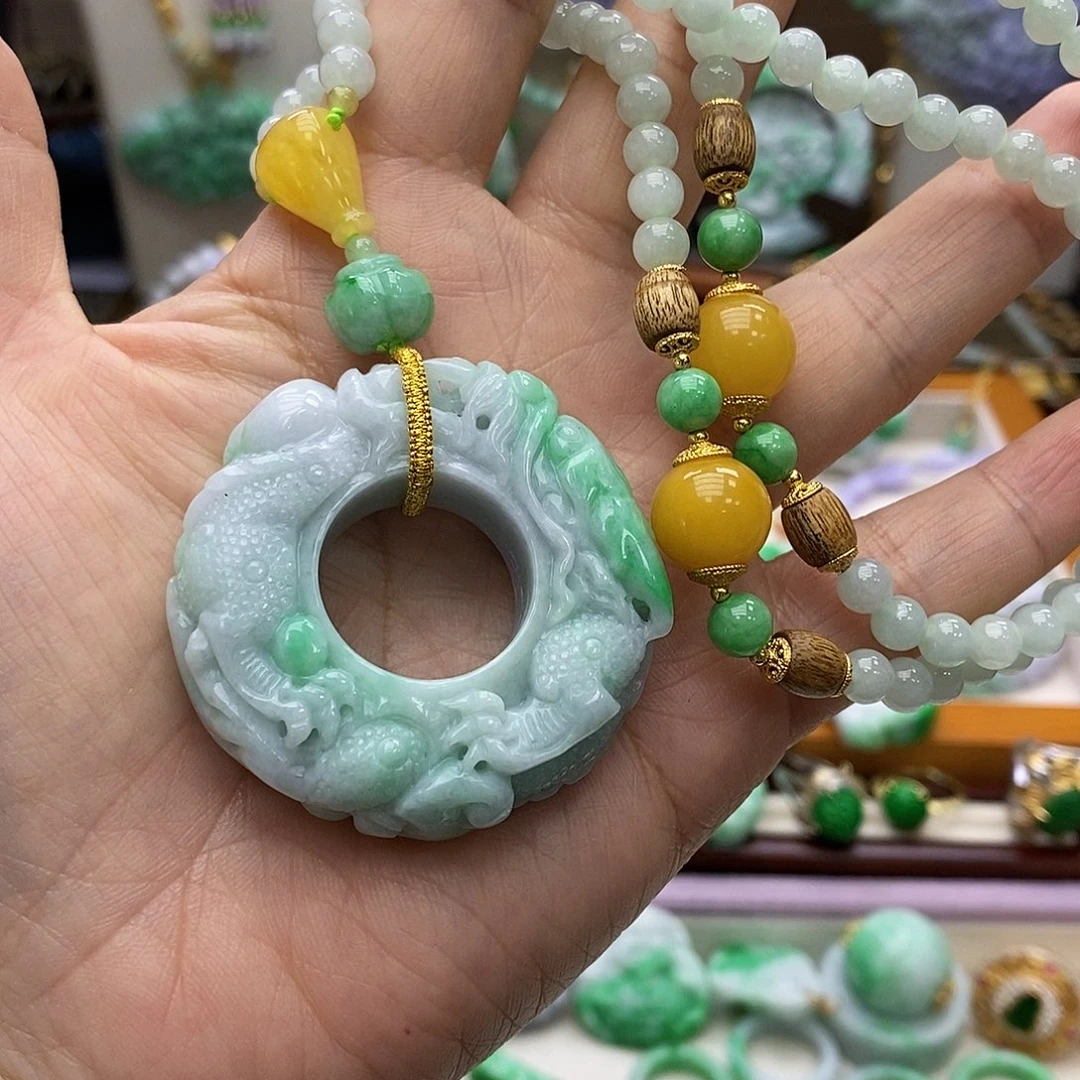 翡翠未镶嵌颈饰吊坠