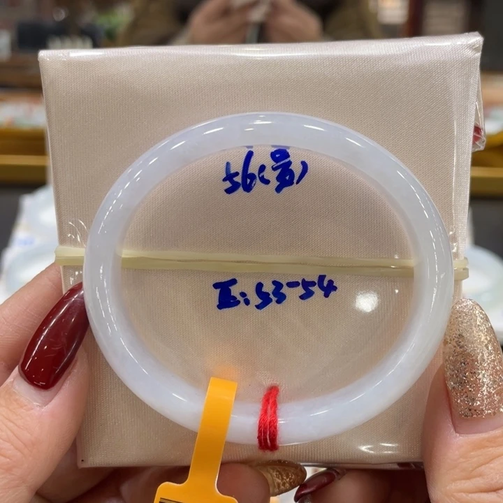 翡翠手镯未镶嵌翡翠