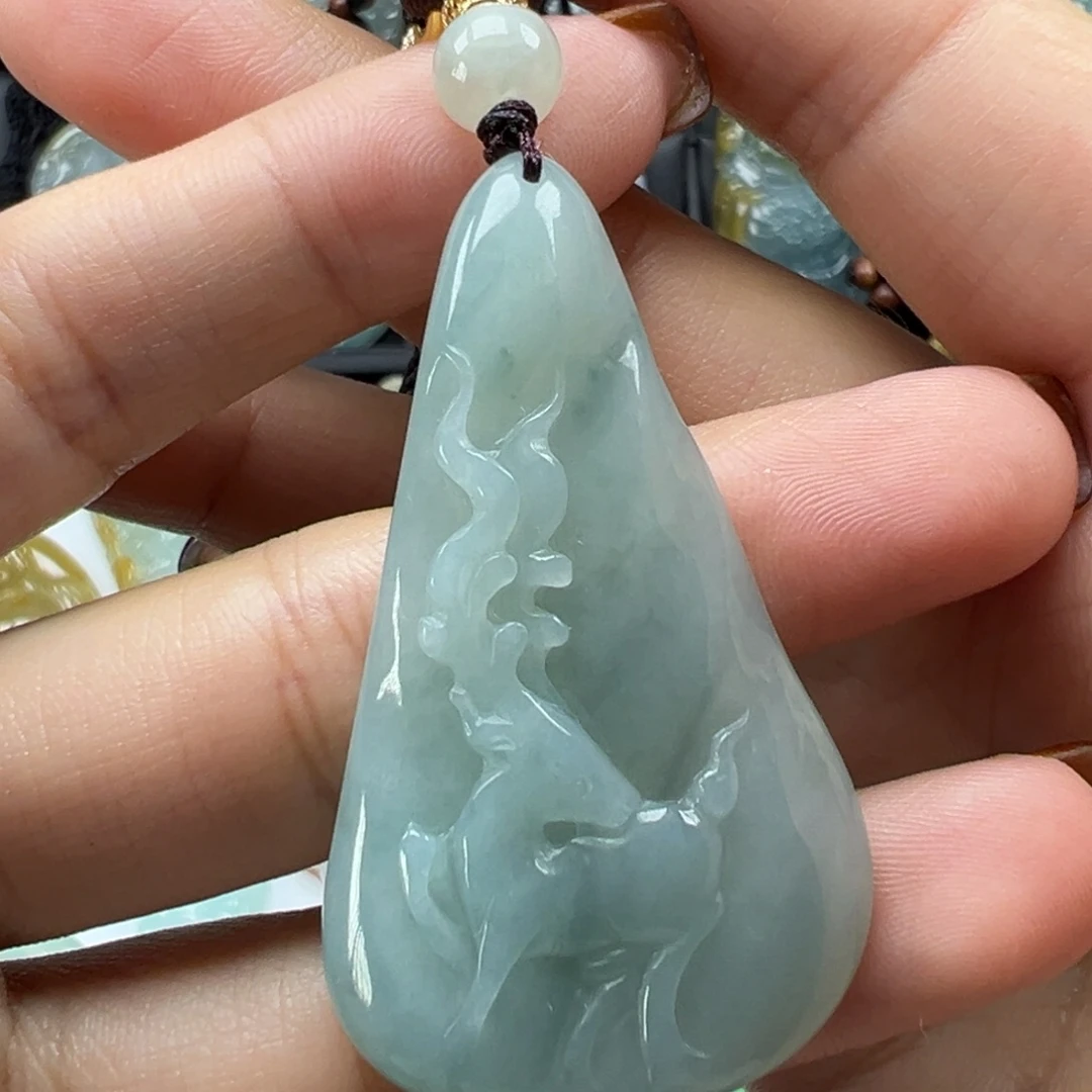 翡翠未镶嵌颈饰小鹿