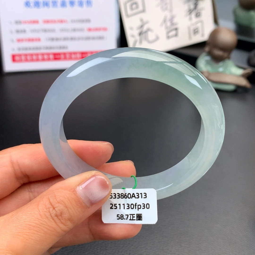 翡翠未镶嵌手镯冰蓝紫渐变无纹裂【强推】