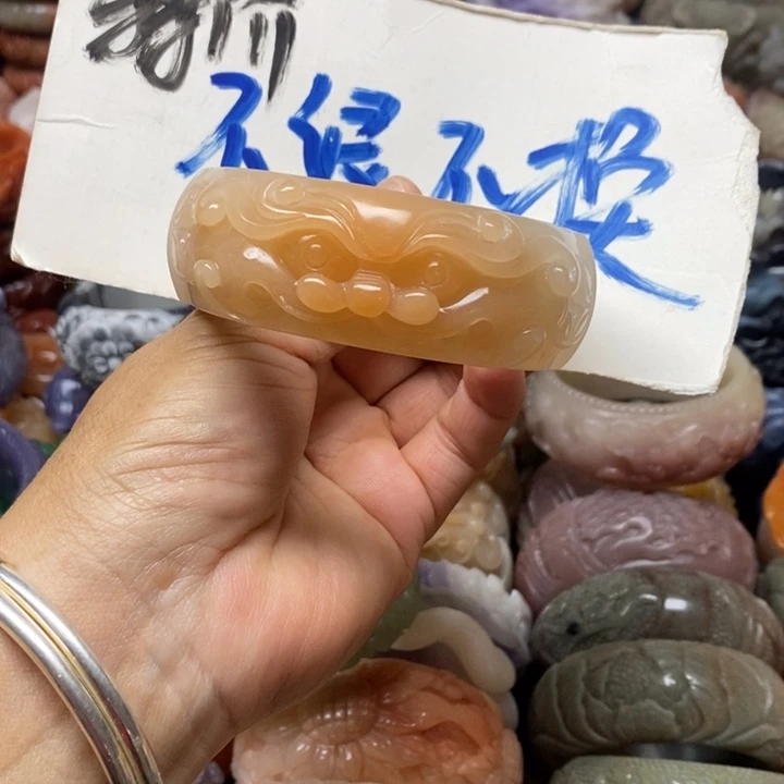 未镶嵌手镯石英质玉（佘太翠）你****城