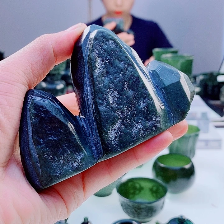 未镶嵌和田玉（青玉）把件