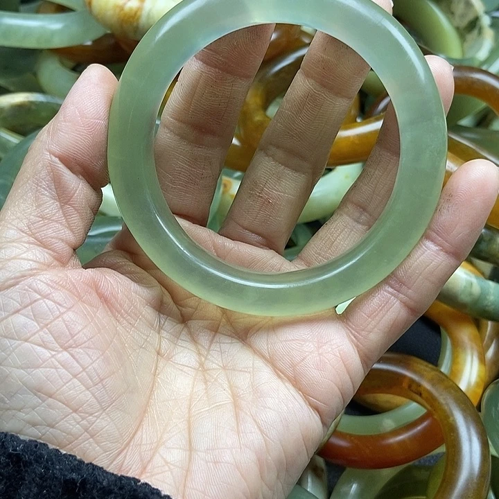 蛇纹石玉手镯未镶嵌品*阁