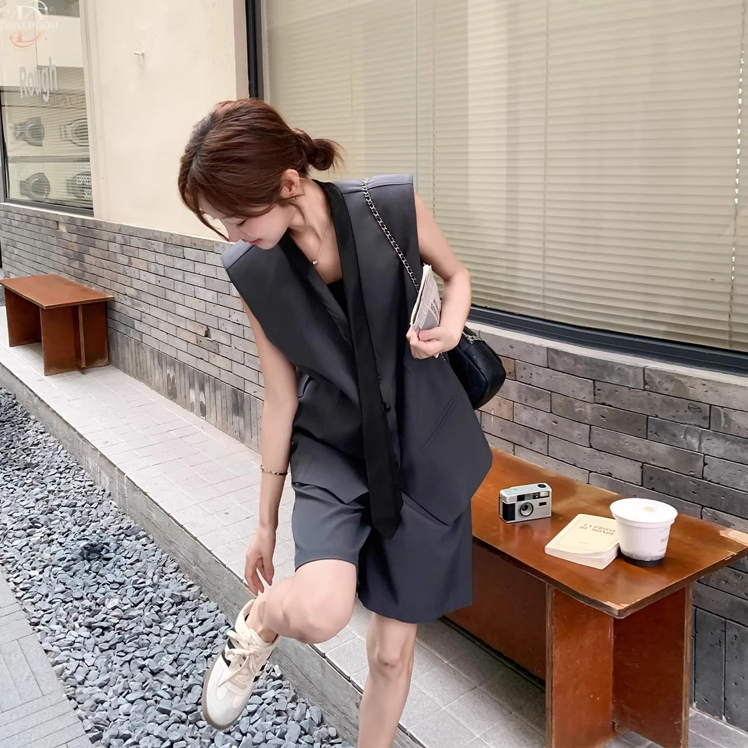 灰色无袖飘带马甲短裤套装2025新款女夏季酷飒老钱风高级感两件套